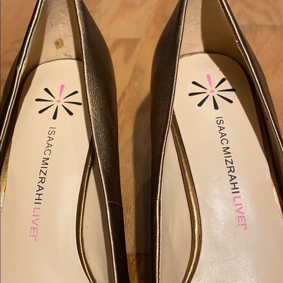 Isaac Mizrahi Live Jamie Gold Metallic Pumps - Picture 15 of 16